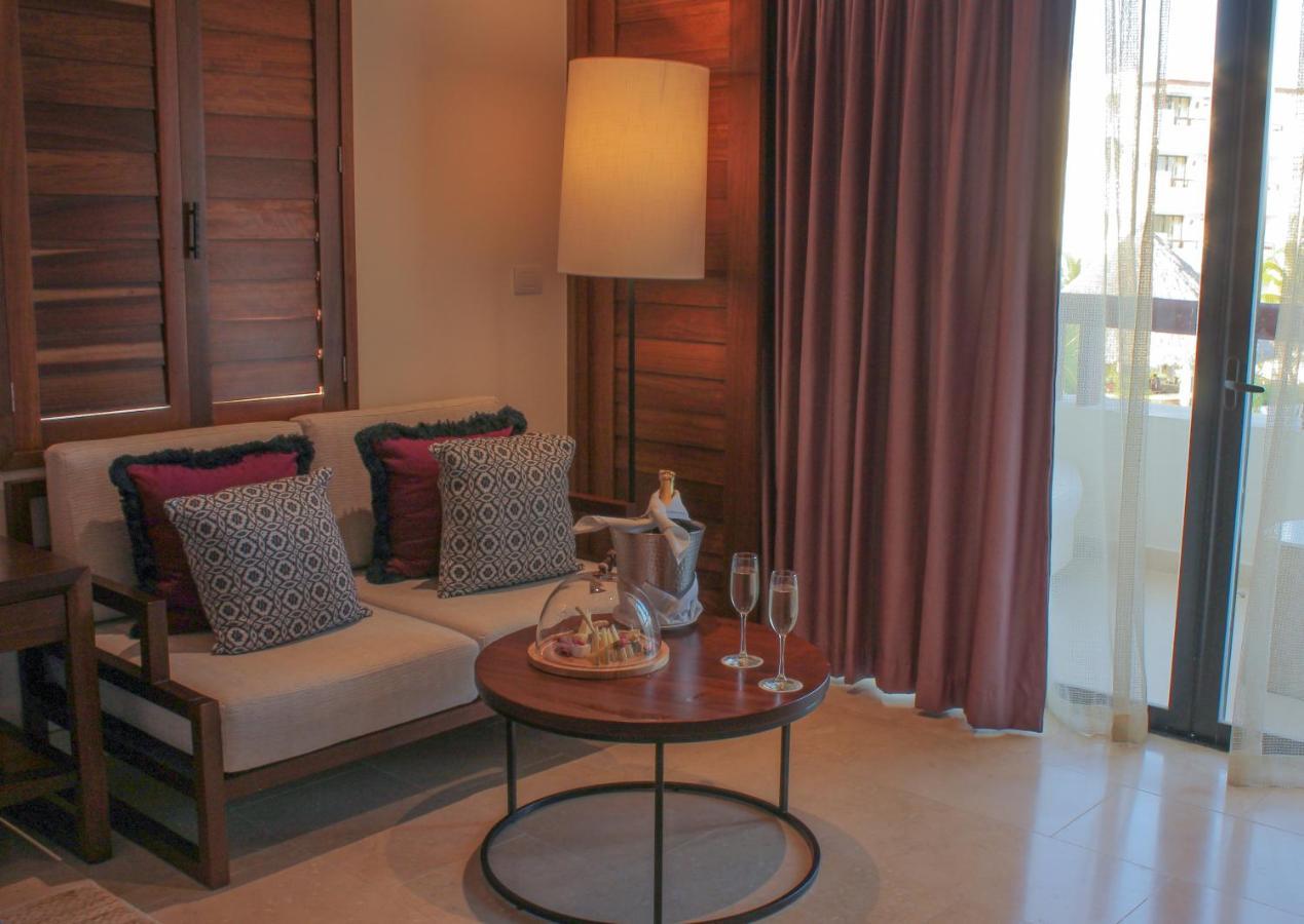 Junior Suite Pool View King (2 Adults)